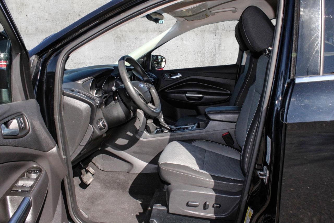 2017 Ford Escape FWD SE  Gps SiriusXM HtdSeats Gps Photo