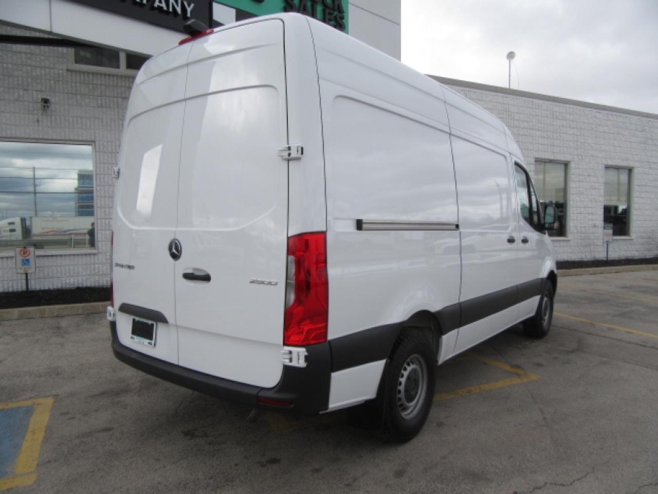 2023 Mercedes-Benz Sprinter Cargo Van CARGO VAN GAS HIGH ROOF 3 PASSENGER Photo3