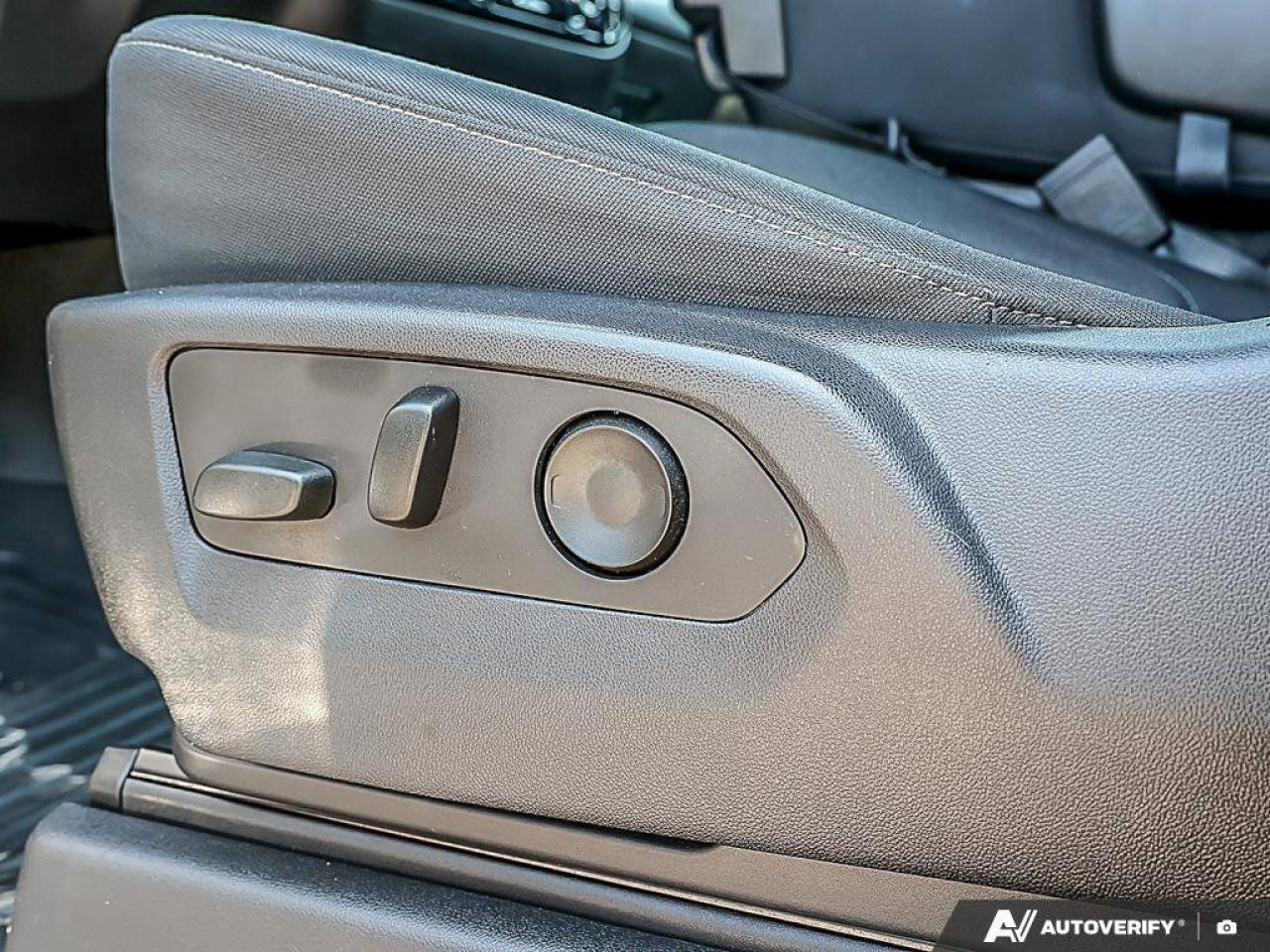 2023 GMC Sierra 1500 SLESLE, CREW, 4X4, 5.3L, HEATED CLOTH, TOW, 1-OWNE Photo