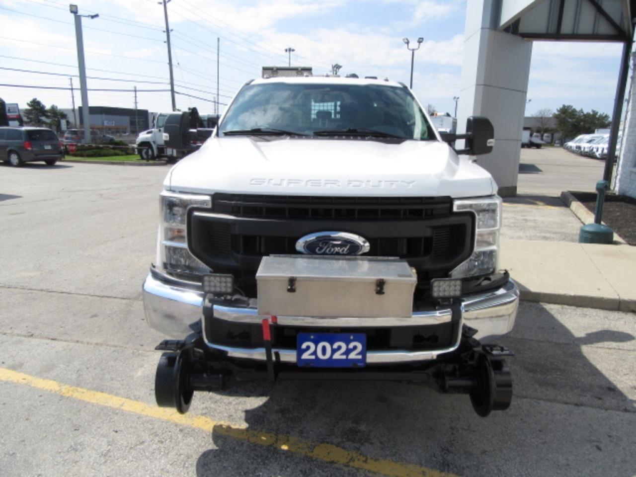 2022 Ford F-250 GAS 4X4 EXT CAB WITH HI-RAIL PACKAGE. Photo