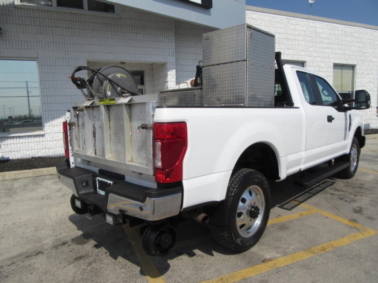 2022 Ford F-250 GAS 4X4 EXT CAB WITH HI-RAIL PACKAGE. Photo2