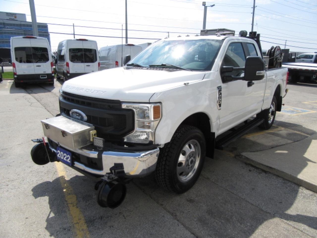 2022 Ford F-250 GAS 4X4 EXT CAB WITH HI-RAIL PACKAGE. Photo