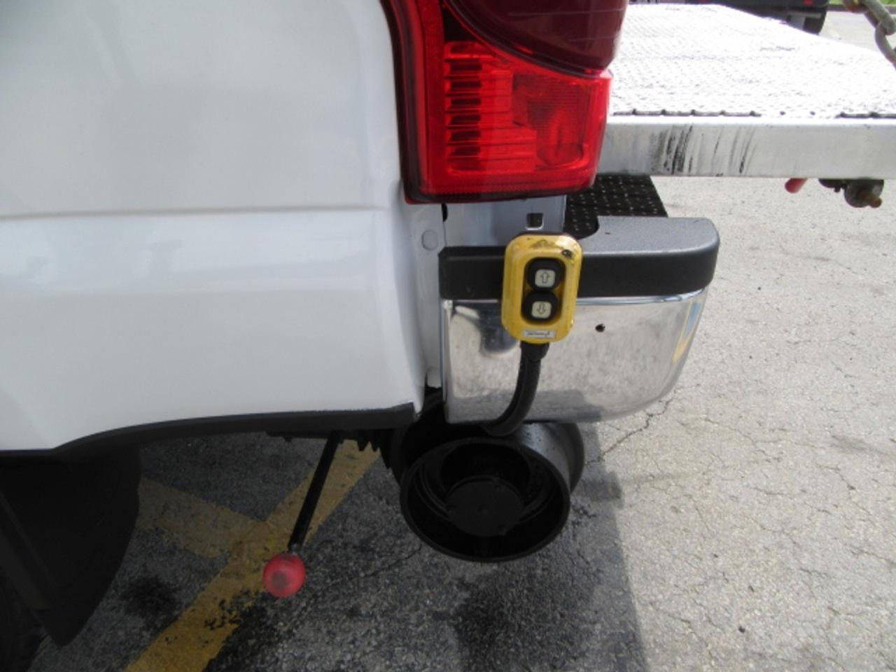 2022 Ford F-250 GAS 4X4 EXT CAB WITH HI-RAIL PACKAGE. Photo