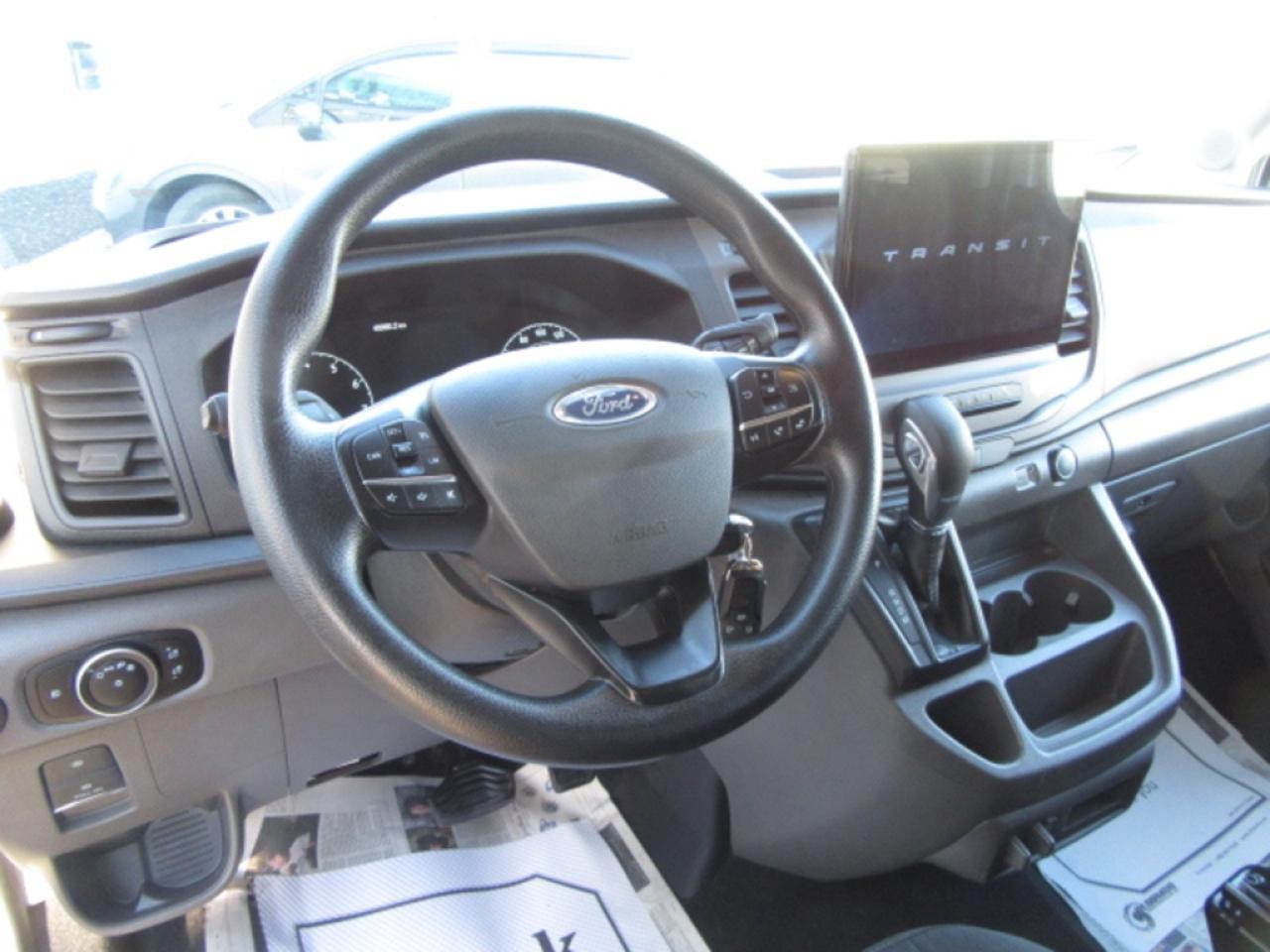 2022 Ford Transit Passenger Wagon T-350 GAS XLT MEDIUM ROOF 15 PASS VAN Photo