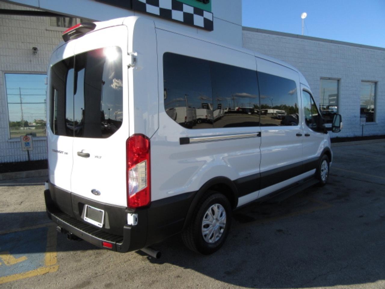 2022 Ford Transit Passenger Wagon T-350 GAS XLT MEDIUM ROOF 15 PASS VAN Photo3