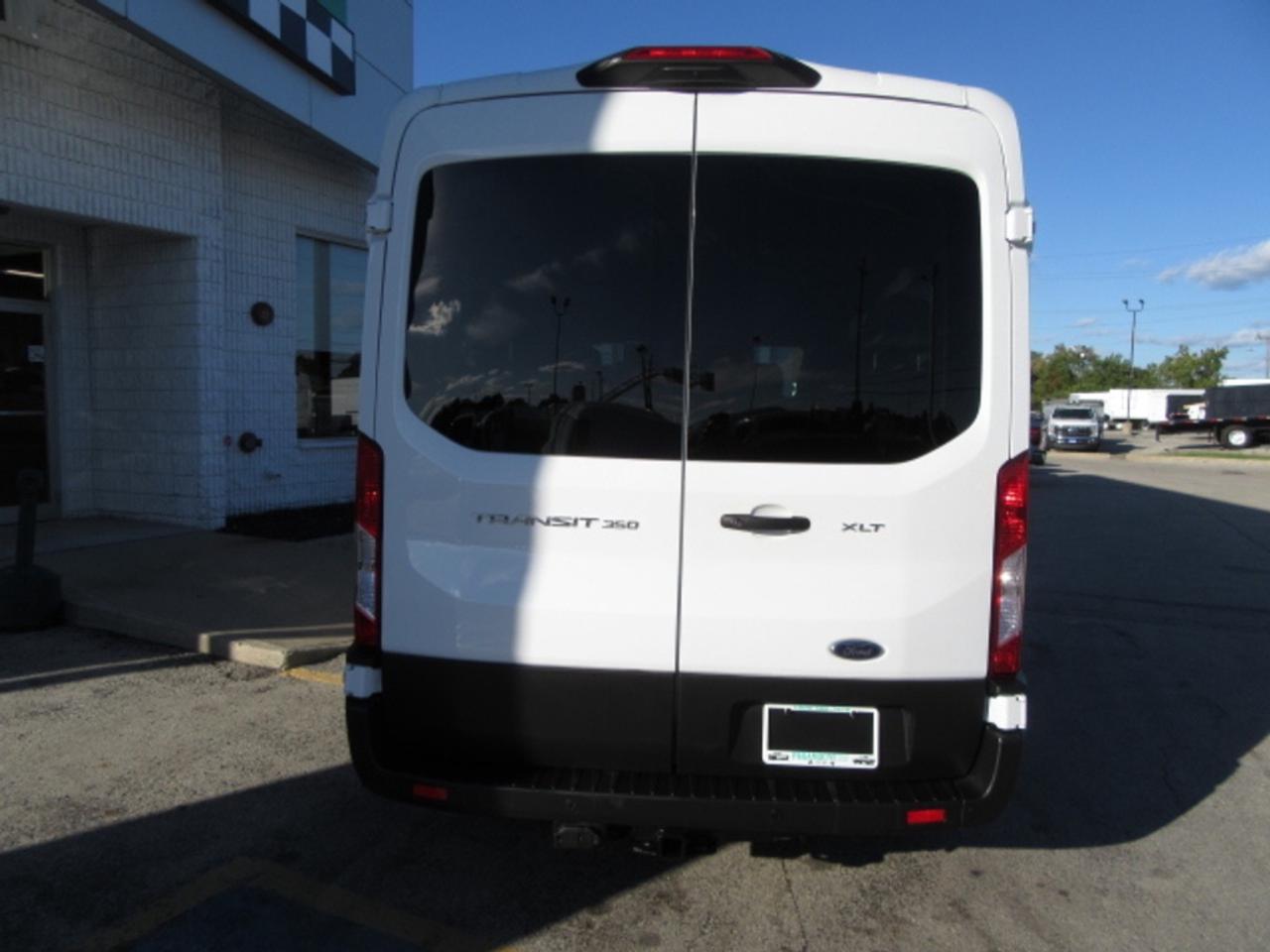 2022 Ford Transit Passenger Wagon T-350 GAS XLT MEDIUM ROOF 15 PASS VAN Photo