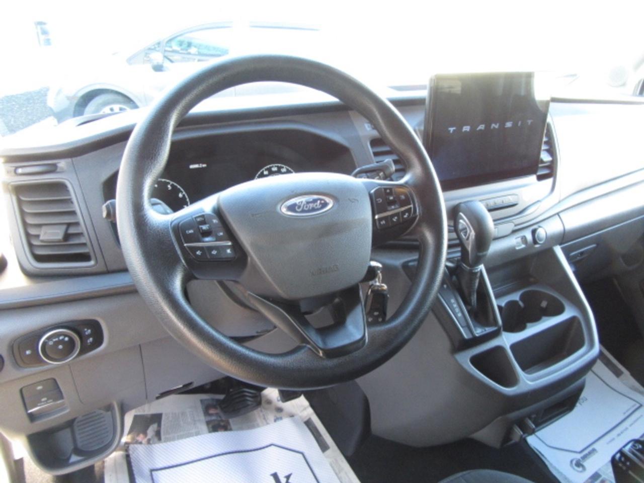 2022 Ford Transit Passenger Wagon T-350 GAS XLT MEDIUM ROOF 15 PASS VAN Photo