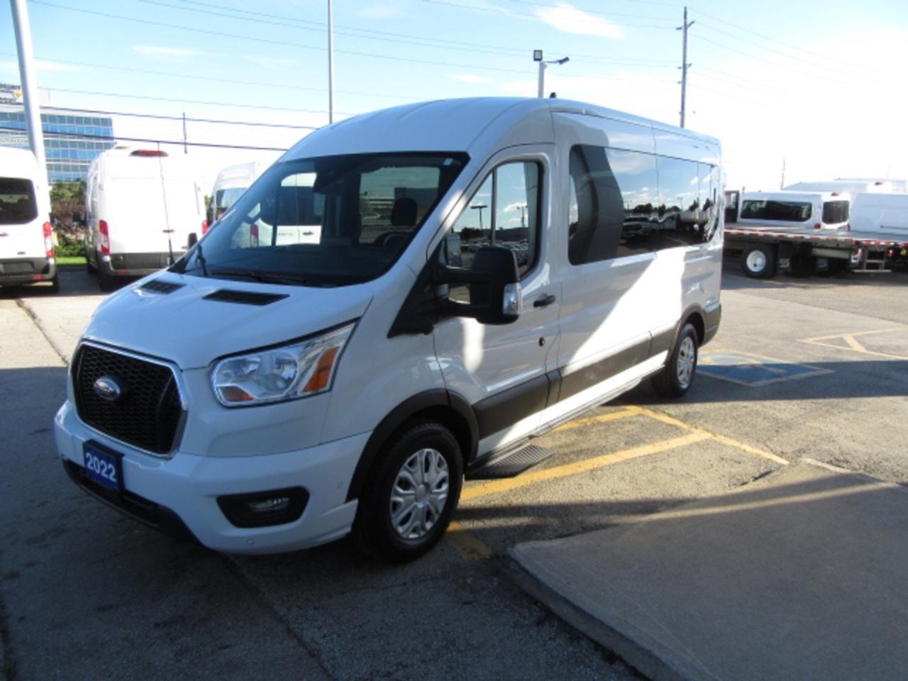 2022 Ford Transit Passenger Wagon T-350 GAS XLT MEDIUM ROOF 15 PASS VAN Photo