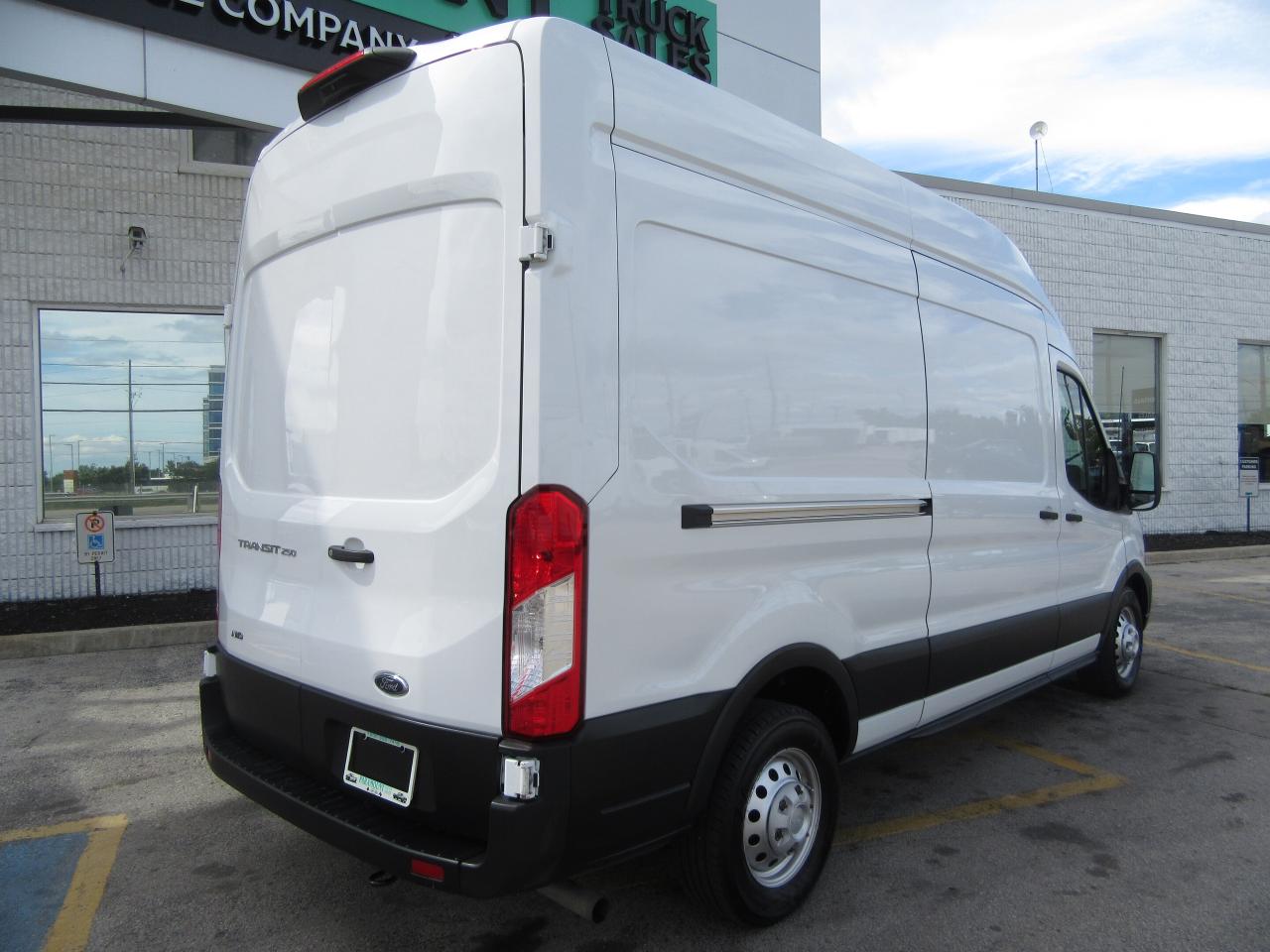 2022 Ford Transit T-250 AWD EXT HIGHROOF VAN WITH NEW REEFER SYSTEM Photo