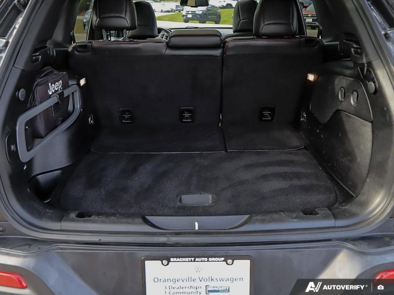 2015 Jeep Cherokee TrailhawkAS-TRADED, ACCIDENT-FREE, BACKUP CAM, 4X4 Photo