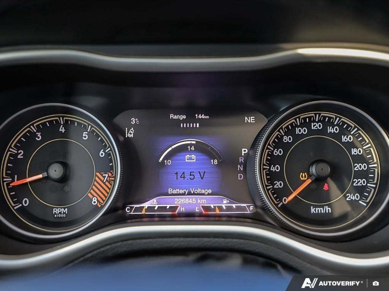 2015 Jeep Cherokee TrailhawkAS-TRADED, ACCIDENT-FREE, BACKUP CAM, 4X4 Photo