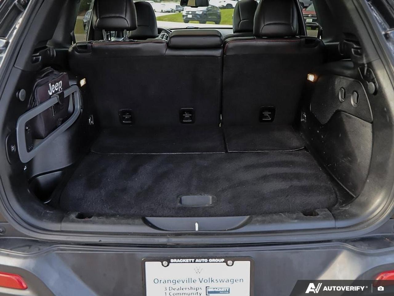 2015 Jeep Cherokee TrailhawkAS-TRADED, ACCIDENT-FREE, BACKUP CAM, 4X4 Photo