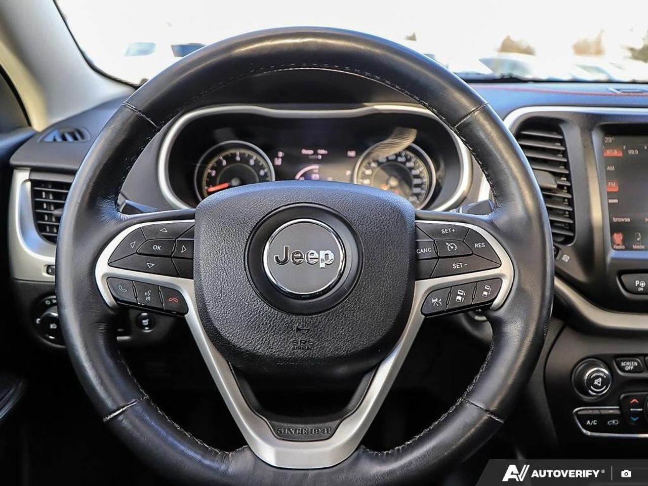 2015 Jeep Cherokee TrailhawkAS-TRADED, ACCIDENT-FREE, BACKUP CAM, 4X4 Photo