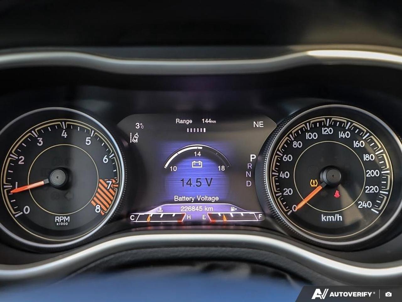 2015 Jeep Cherokee TrailhawkAS-TRADED, ACCIDENT-FREE, BACKUP CAM, 4X4 Photo