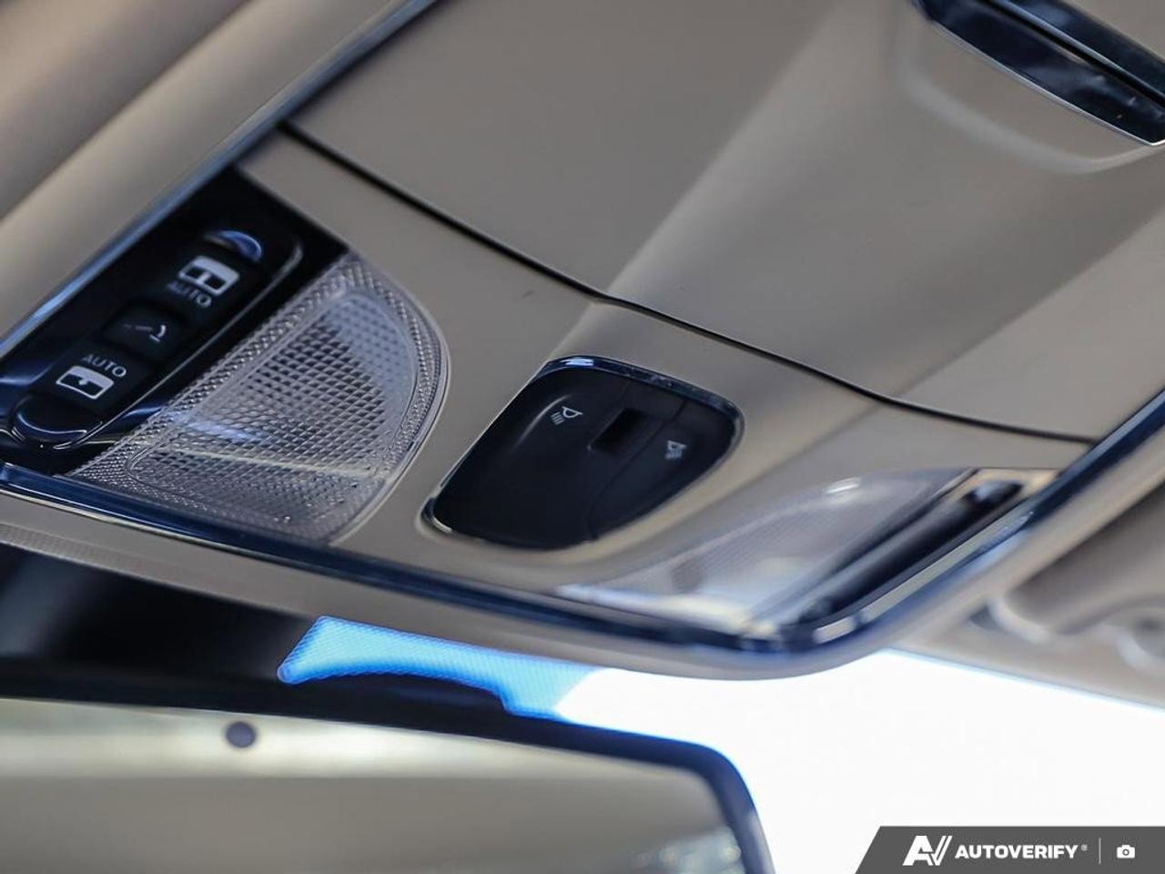 2015 Jeep Cherokee TrailhawkAS-TRADED, ACCIDENT-FREE, BACKUP CAM, 4X4 Photo