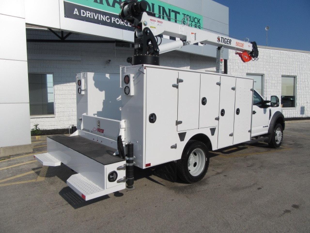 2021 Ford F-550 DIESEL AUTO 4X4 REG CAB/ NEW SERVICE BODY/ CRANE Photo