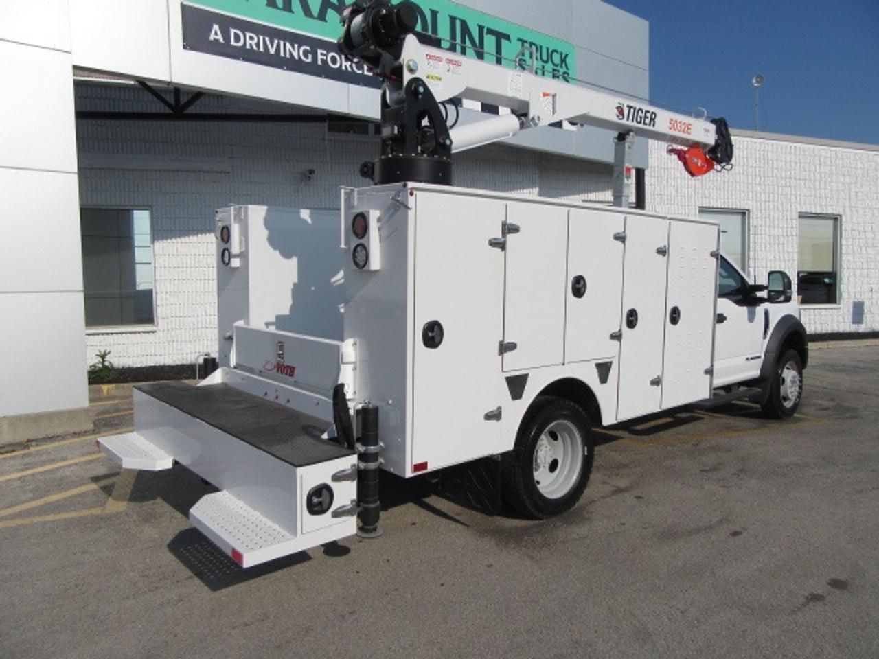 2021 Ford F-550 DIESEL AUTO 4X4 REG CAB/ NEW SERVICE BODY/ CRANE Photo