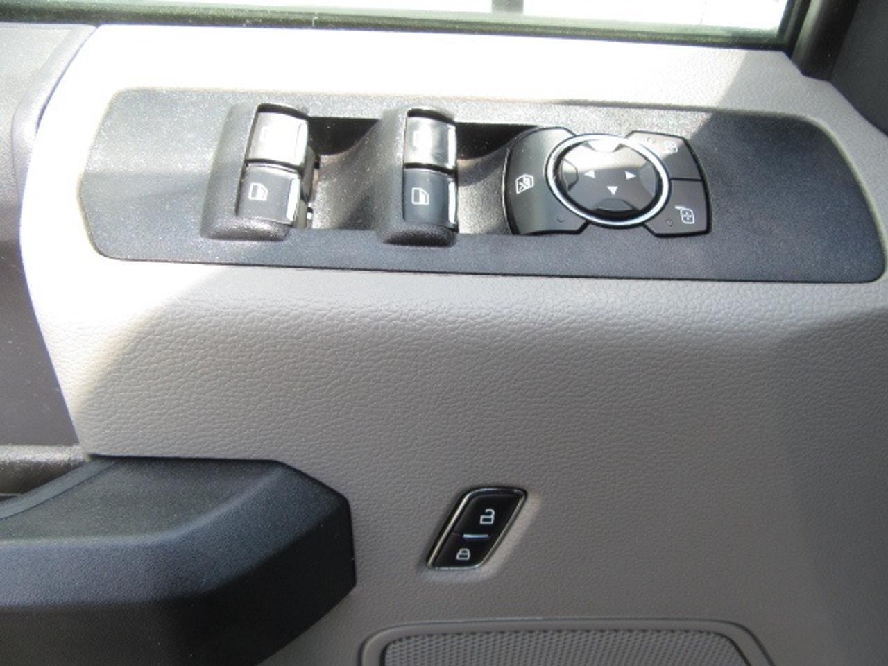 2022 Ford F-250 GAS 4X4 EXT CAB WITH HI-RAIL PACKAGE Photo