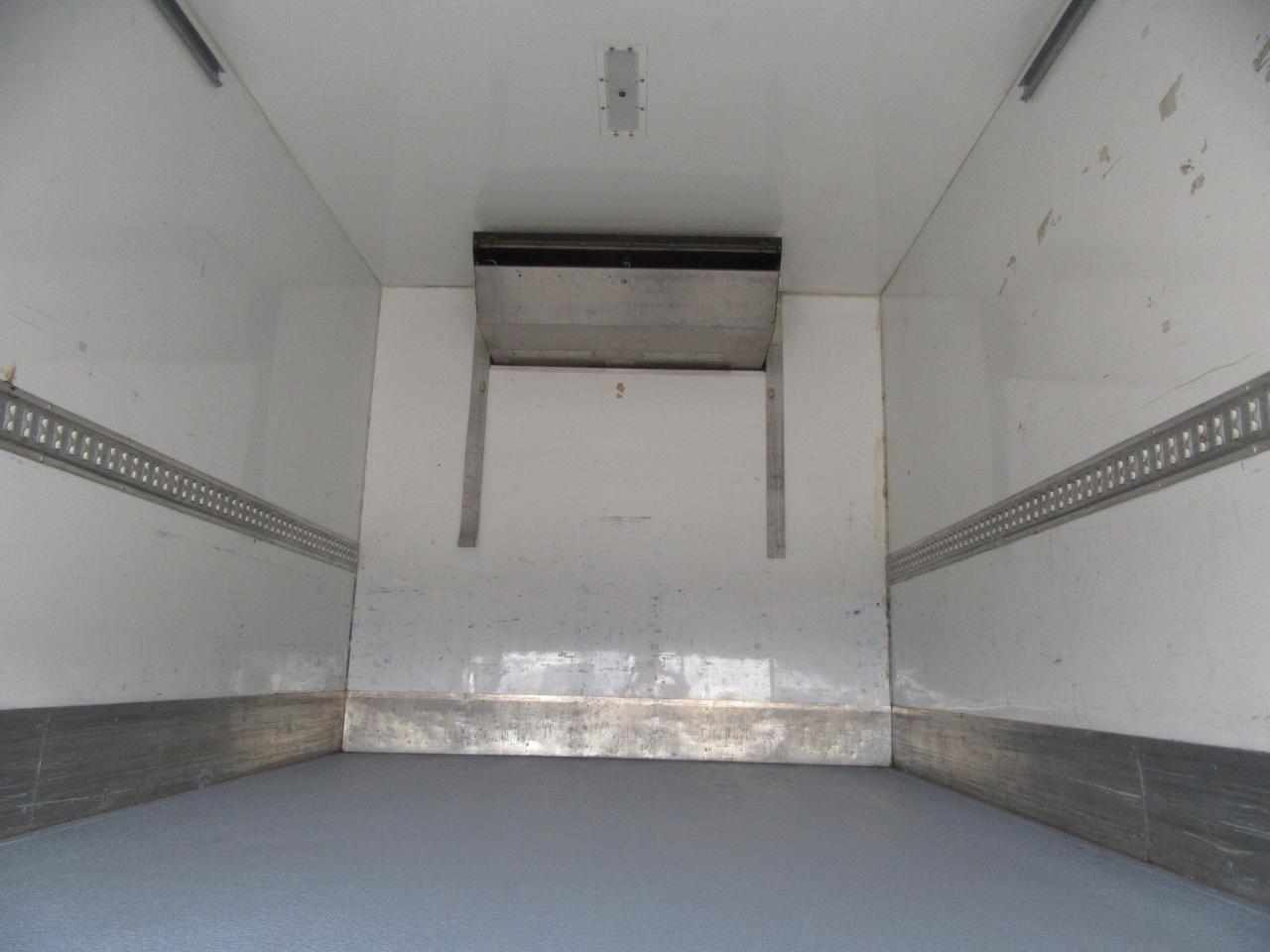 2020 Isuzu NRR NRR DIESEL 14FT THERMO KING T-580R  LOW TEMP REEFE Photo3