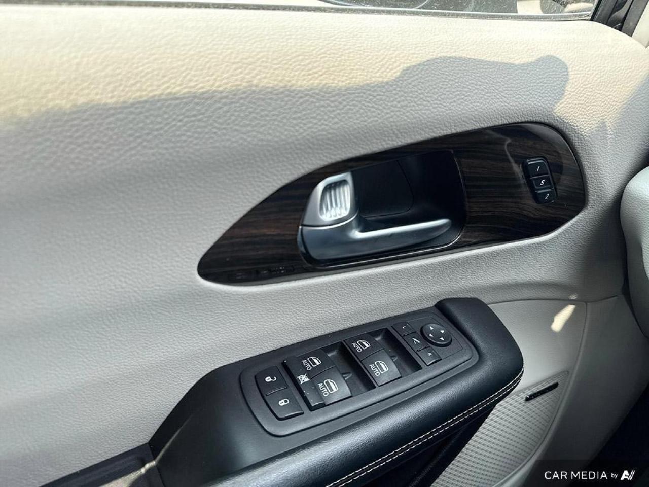 2022 Chrysler Pacifica Limited AUTO PARKING   BACKUP CAM   BLUETOOTH   HT Photo