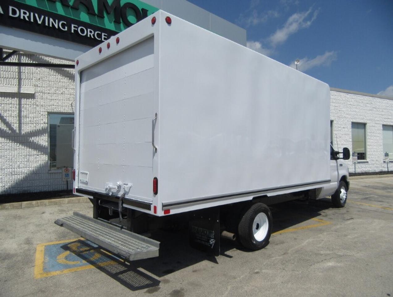 2024 Ford Super Duty E-450 DRW GAS 16FT HIGH BOX NEW LOW TEMP REEFER SYSTEM Photo2