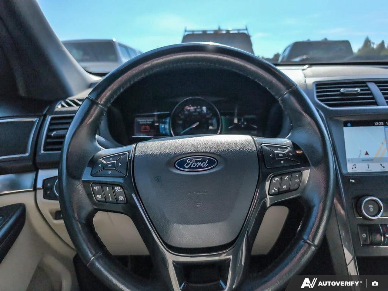 2019 Ford Explorer XLTOne Owner   Remote Start   Sunroof   6 passenge Photo