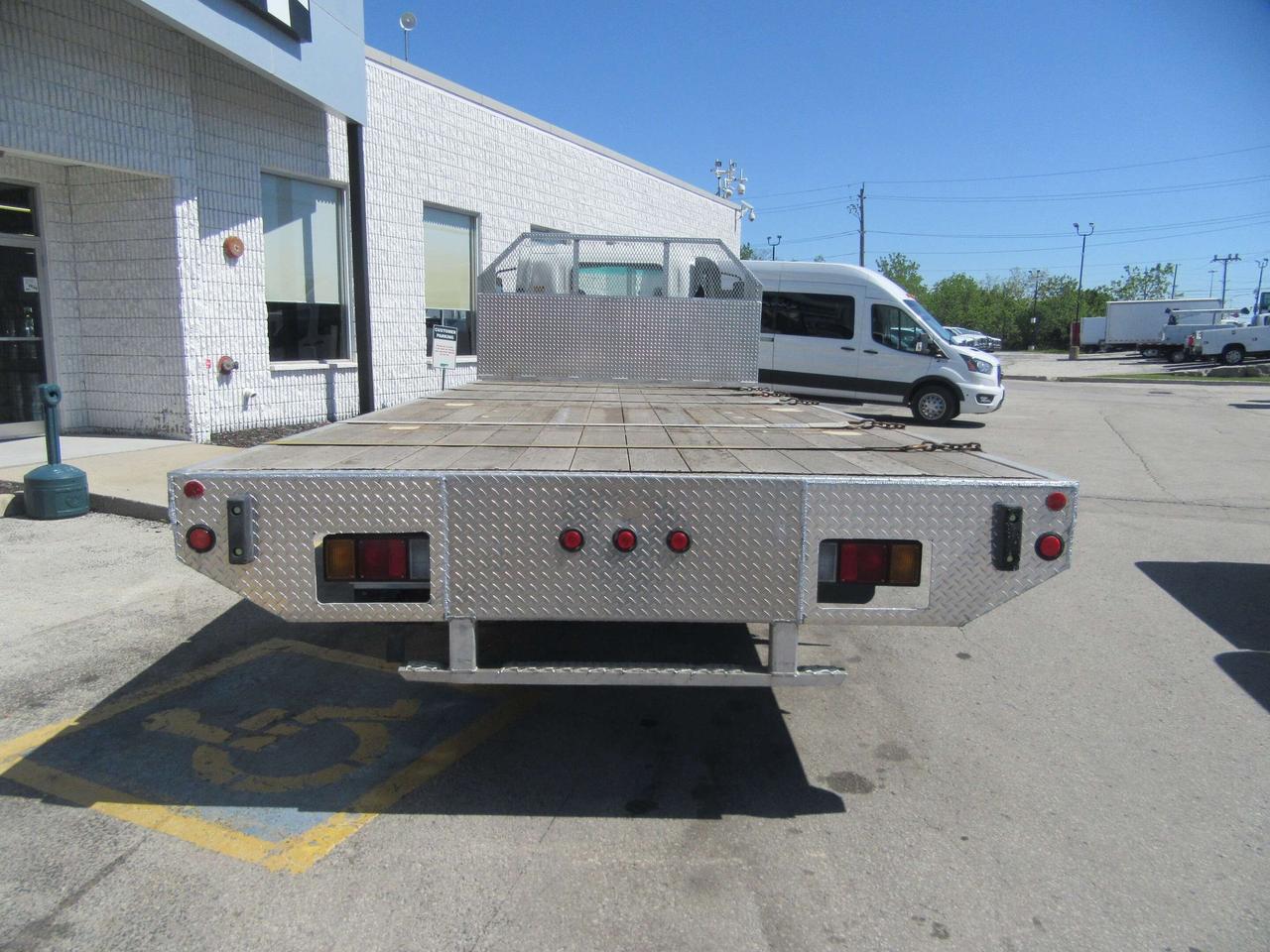 2020 Isuzu NRR DIESEL WITH 20 FT ALUMINUM FLAT DECK & SLAB RACK Photo3