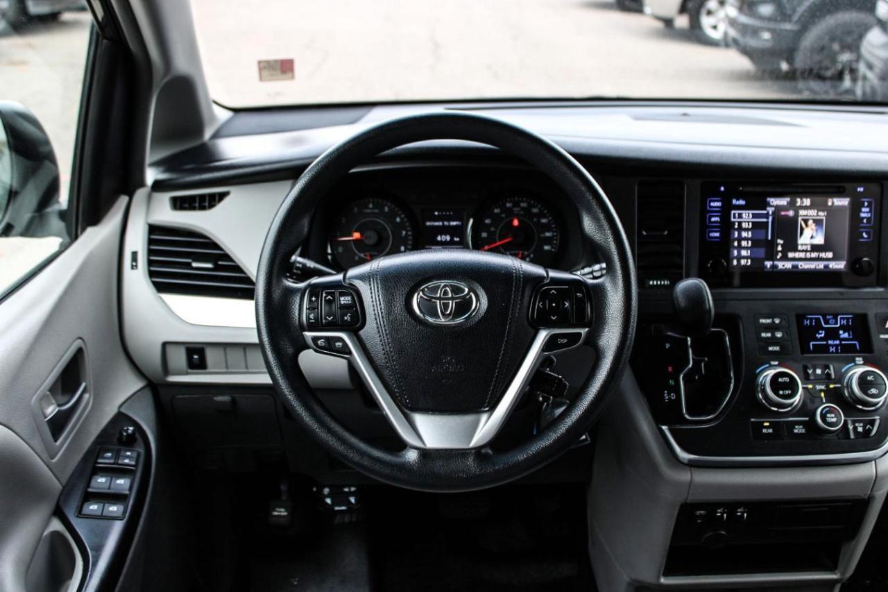 2015 Toyota Sienna 5dr LE 7-Pass AWD Photo