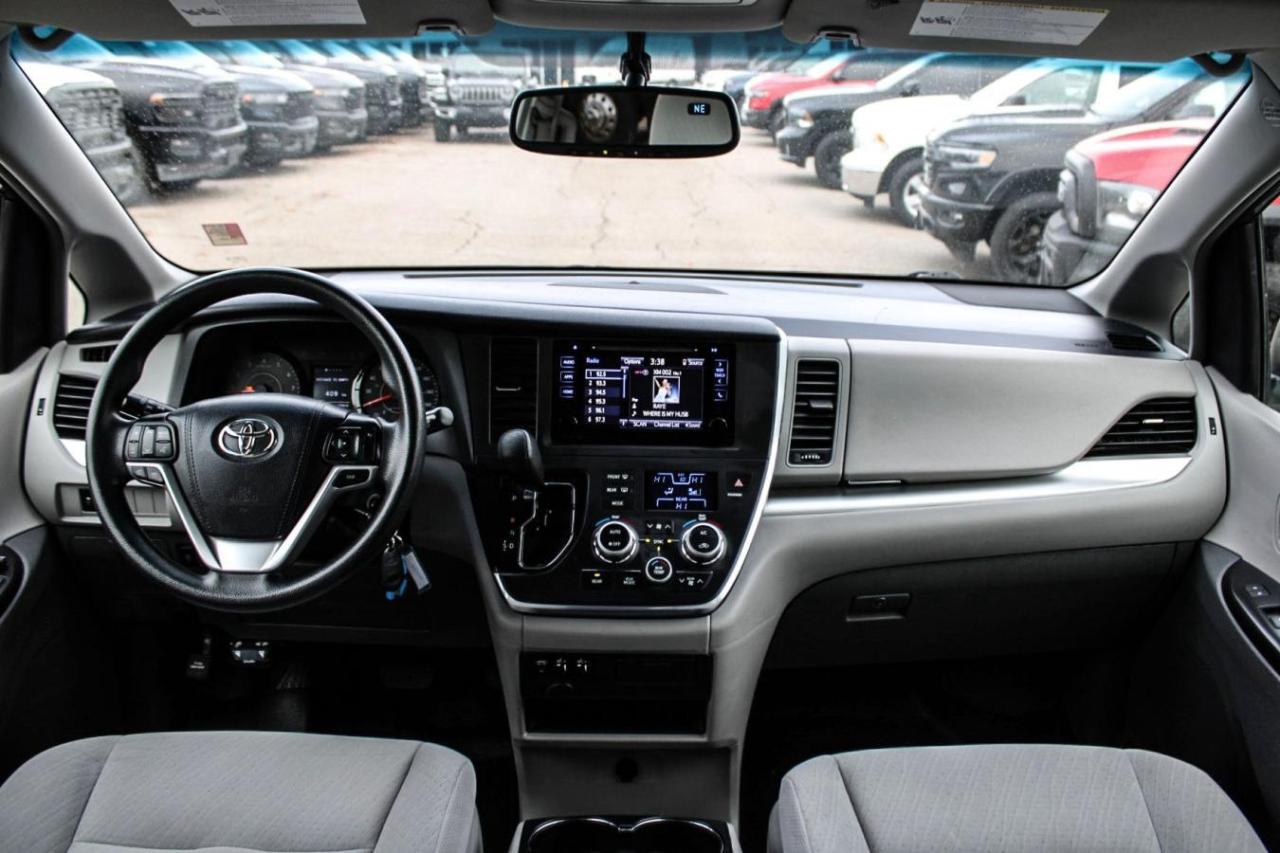2015 Toyota Sienna 5dr LE 7-Pass AWD Photo
