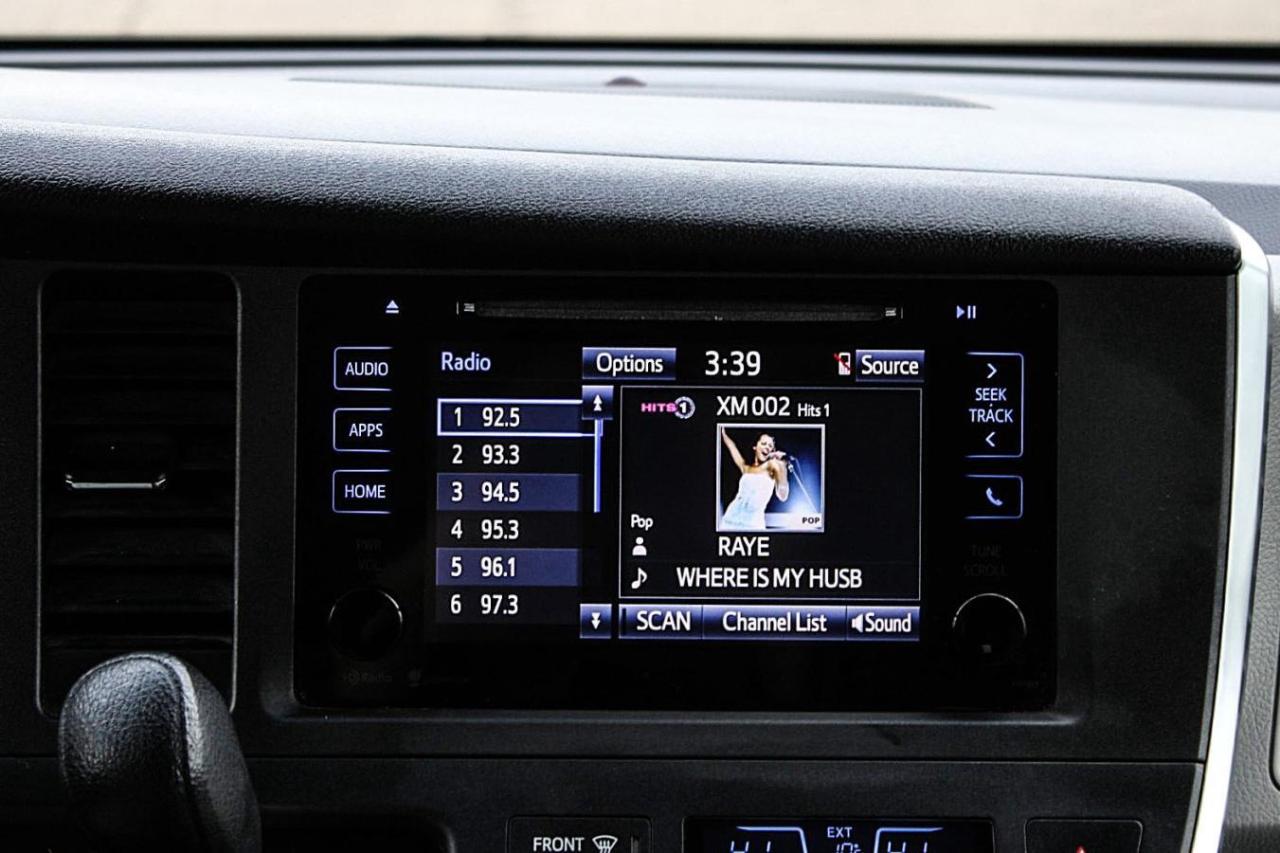 2015 Toyota Sienna 5dr LE 7-Pass AWD Photo