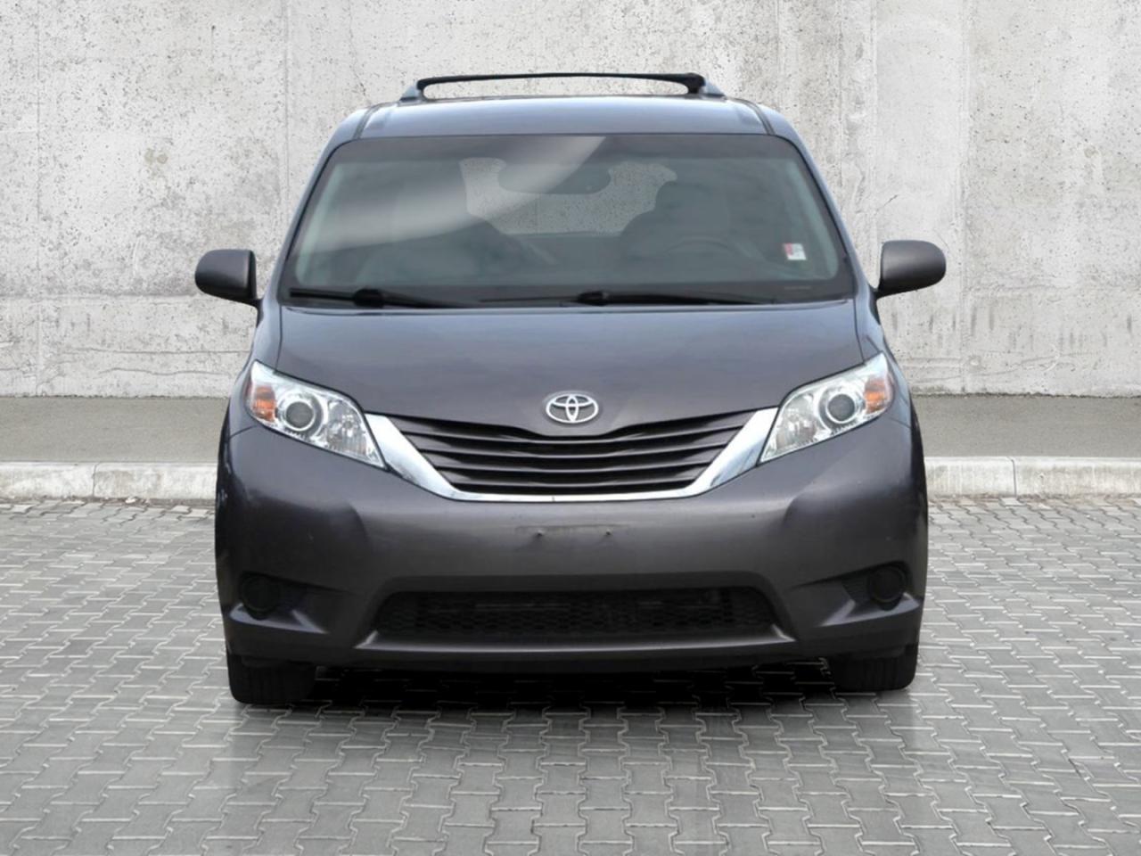 2015 Toyota Sienna 5dr LE 7-Pass AWD Photo