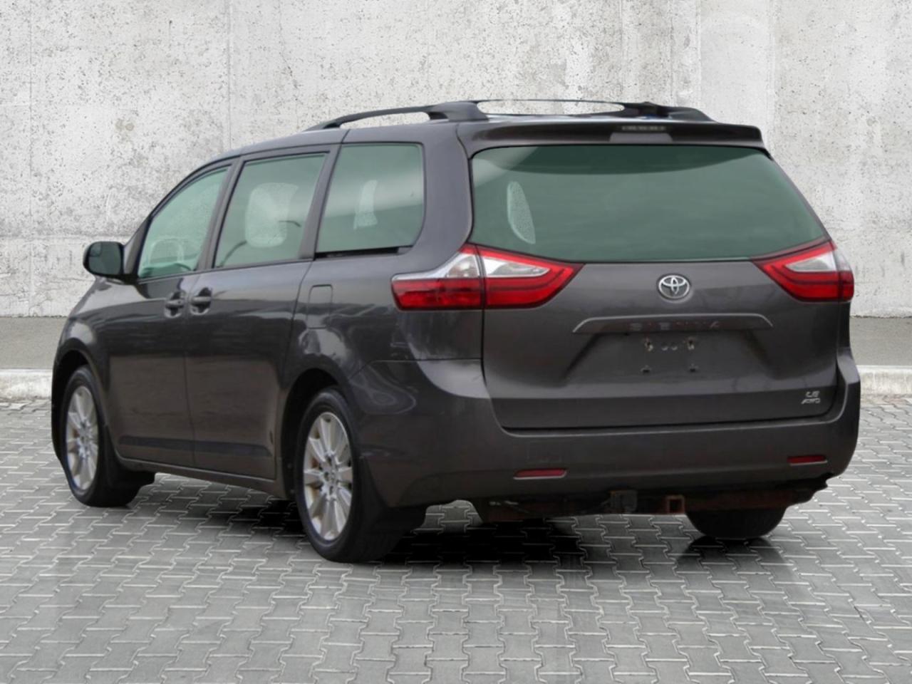 2015 Toyota Sienna 5dr LE 7-Pass AWD Photo