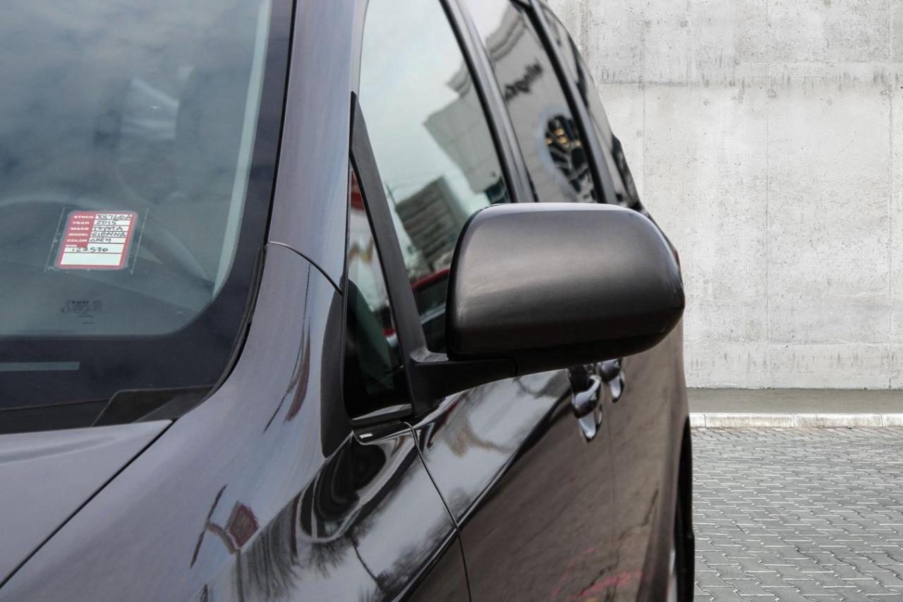 2015 Toyota Sienna 5dr LE 7-Pass AWD Photo