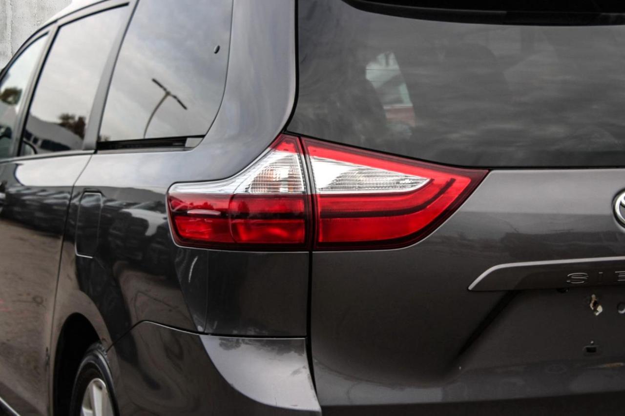 2015 Toyota Sienna 5dr LE 7-Pass AWD Photo