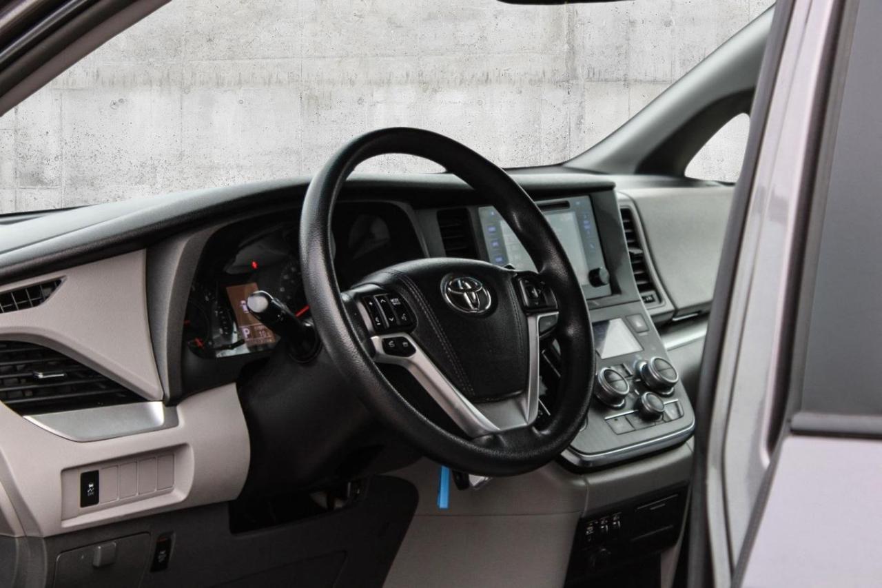 2015 Toyota Sienna 5dr LE 7-Pass AWD Photo