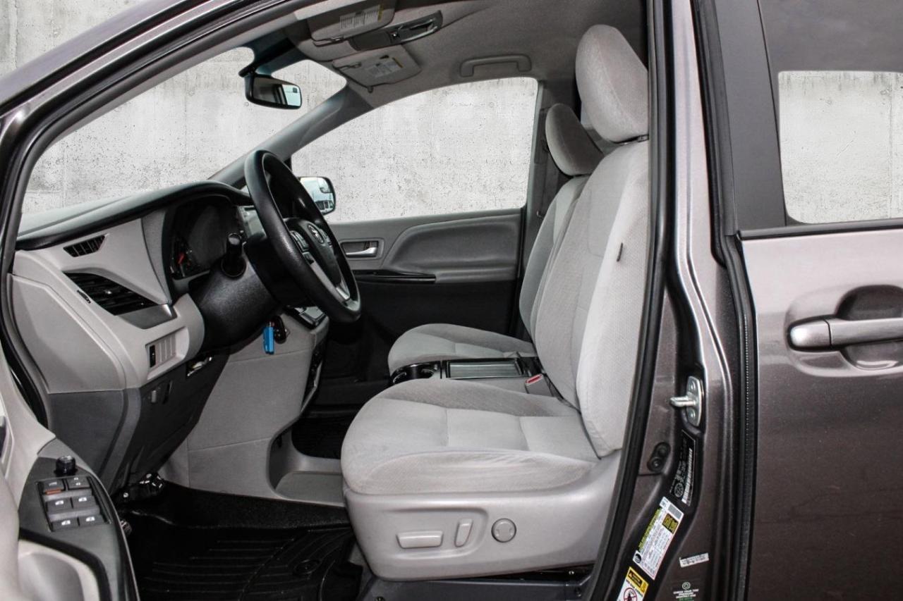 2015 Toyota Sienna 5dr LE 7-Pass AWD Photo