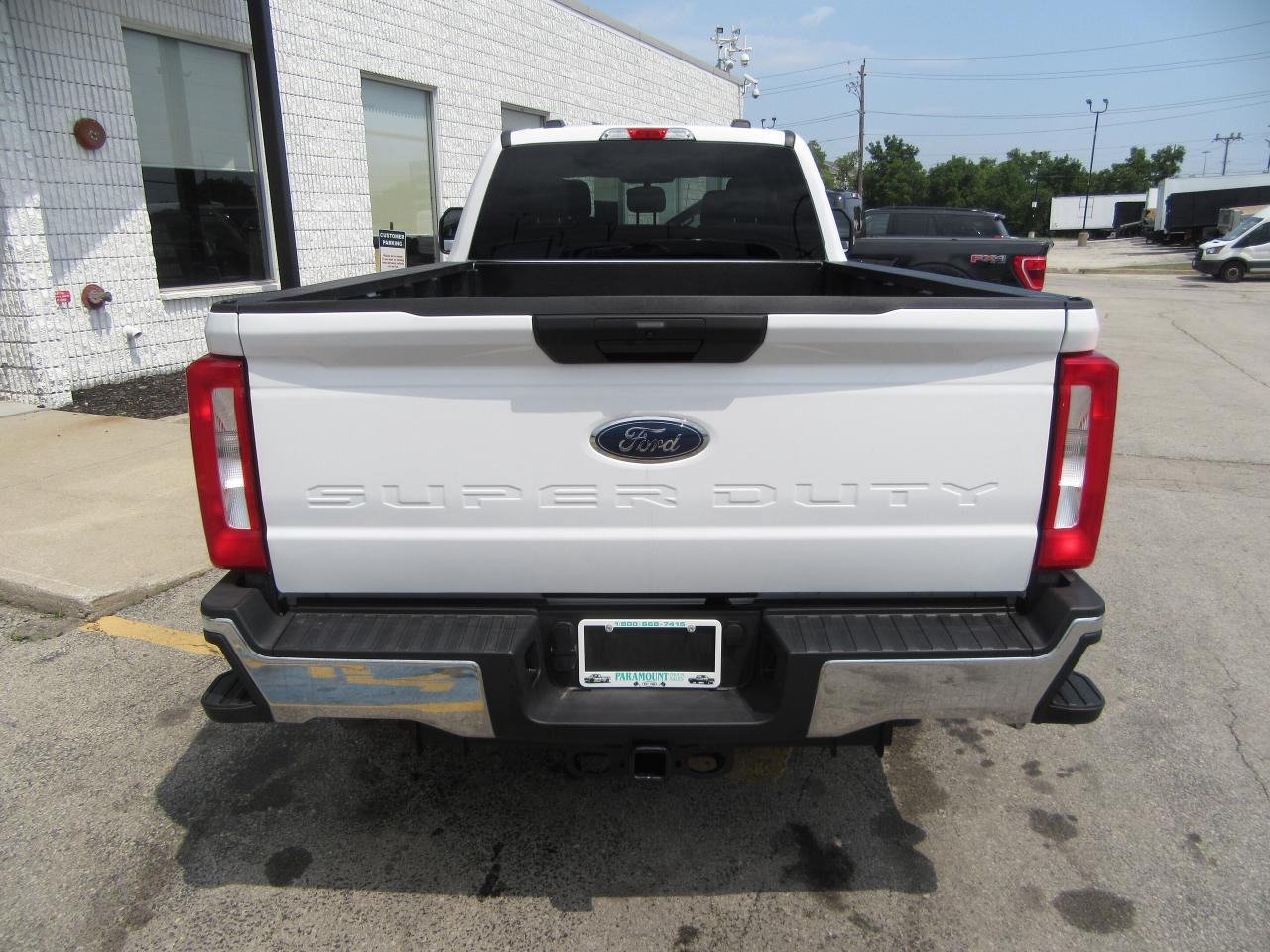 2024 Ford F-250 CREW CAB XLT 4X4 8FT LONG BOX Photo3