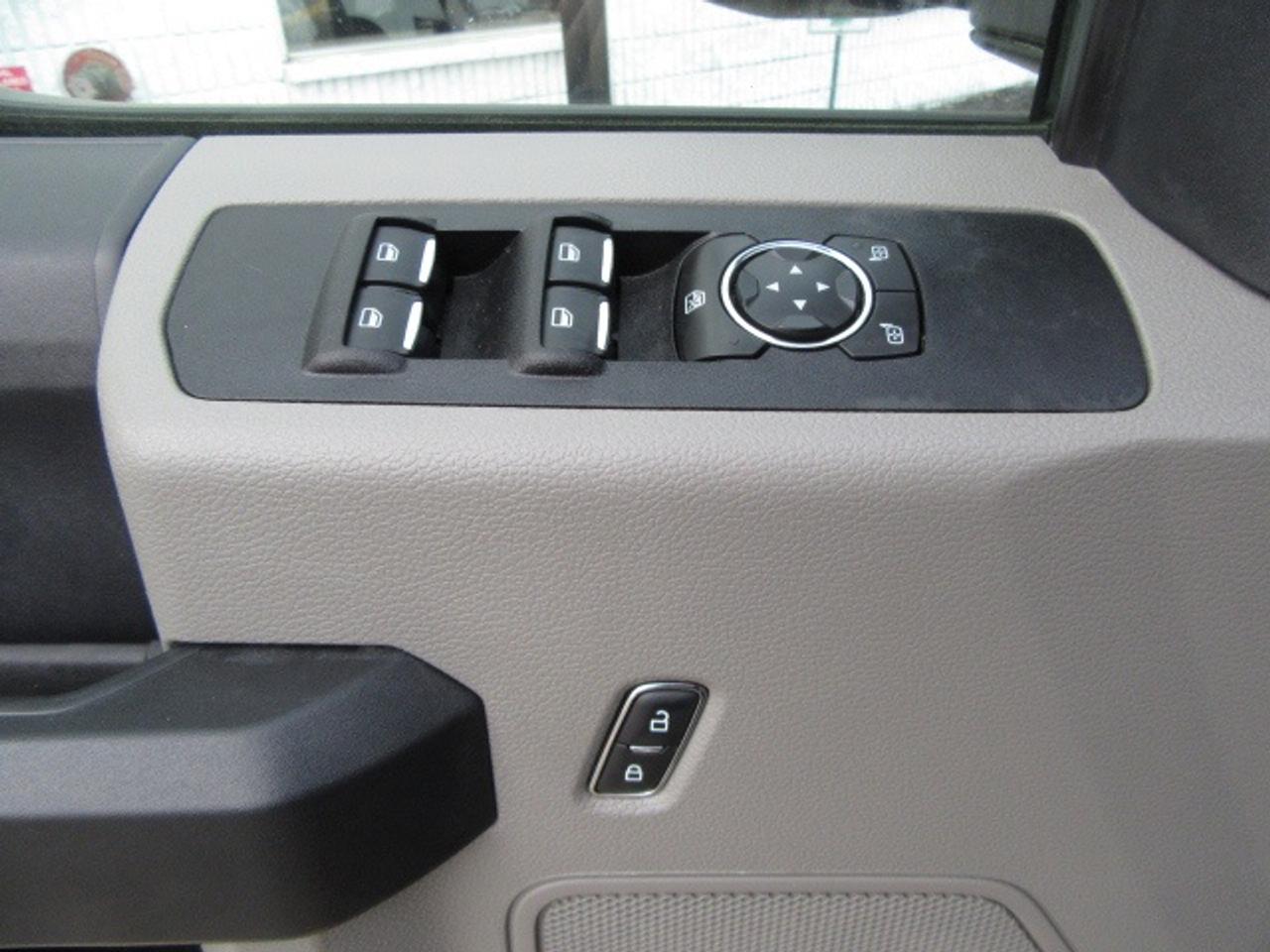 2022 Ford F-550 4X4 CREW CAB DIESEL 12FT FLAT DECK Photo