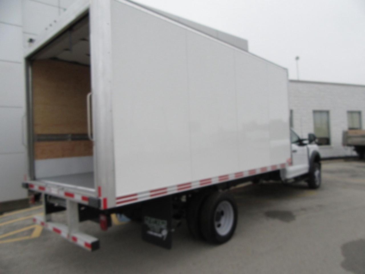 2024 Ford Super Duty F-550 GAS REG CAB 2WD WITH 16FT ALUMINUM BOX & RAMP Photo2