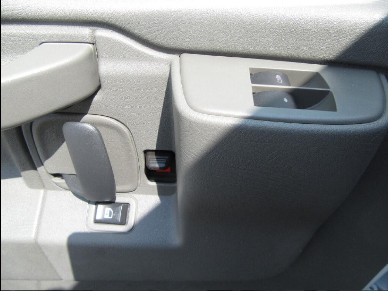 2023 GMC Savana Cargo Van GAS WITH 14 FT ALUMINUM CUBE VAN & ROLL OUT RAMP Photo