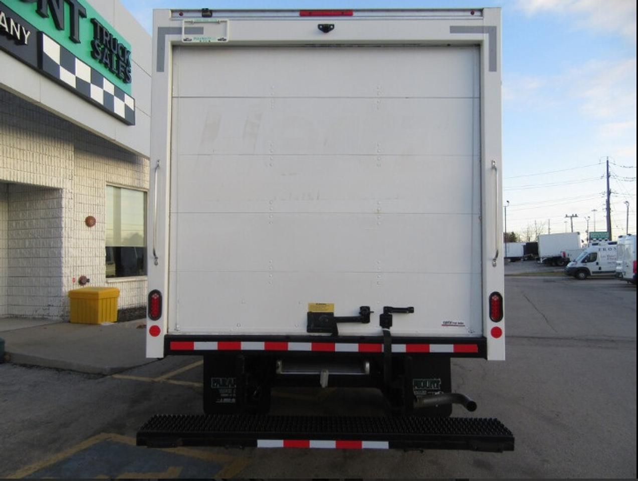 2023 GMC Savana GAS WITH 14 FT ALUMINUM CUBE VAN & ROLL OUT RAMP Photo3