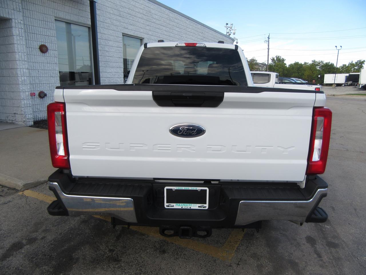 2024 Ford F-350 CREW CAB XLT 4X4 6.8FT BOX Photo3