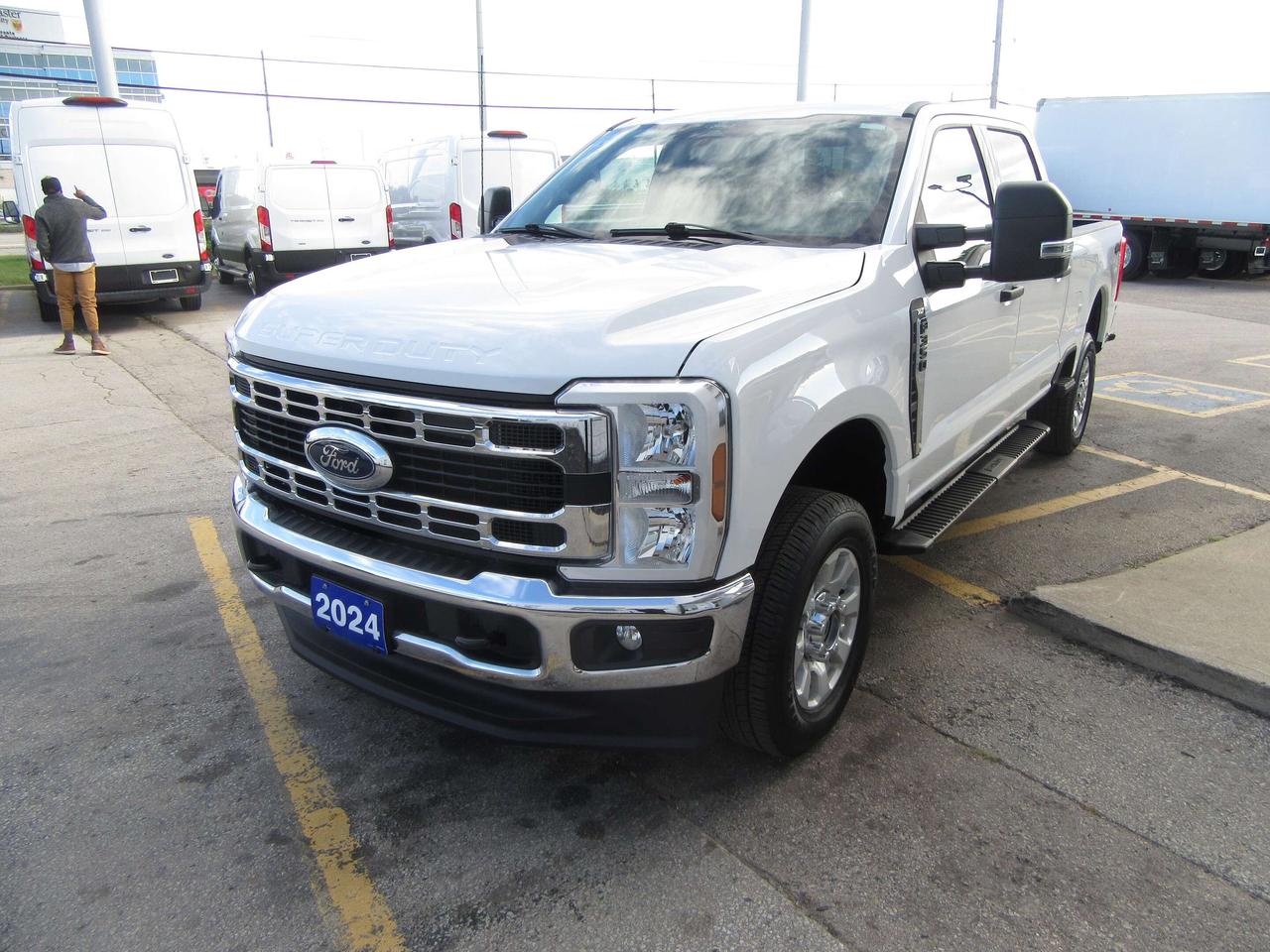2024 Ford F-350 CREW CAB XLT 4X4 6.8 FT BOX Photo