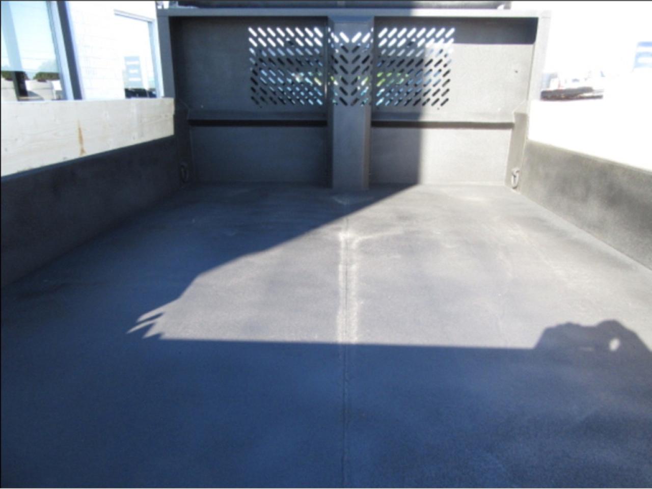 2022 Ford Super Duty F-550 4X4 CREW CAB DIESEL WITH 12FT STEEL DUMP BOX Photo