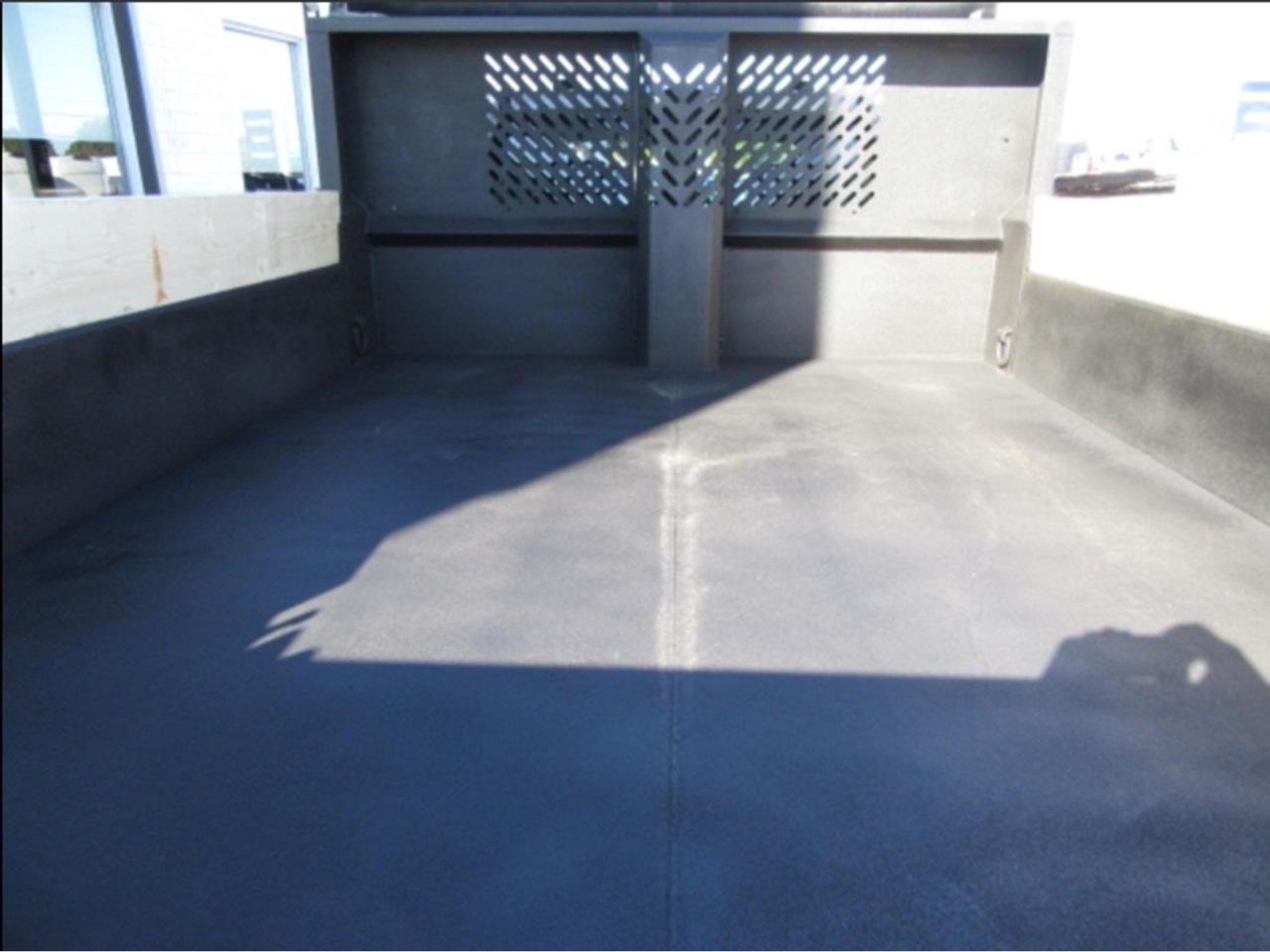 2022 Ford Super Duty F-550 4X4 CREW CAB DIESEL WITH 12FT STEEL DUMP BOX Photo4