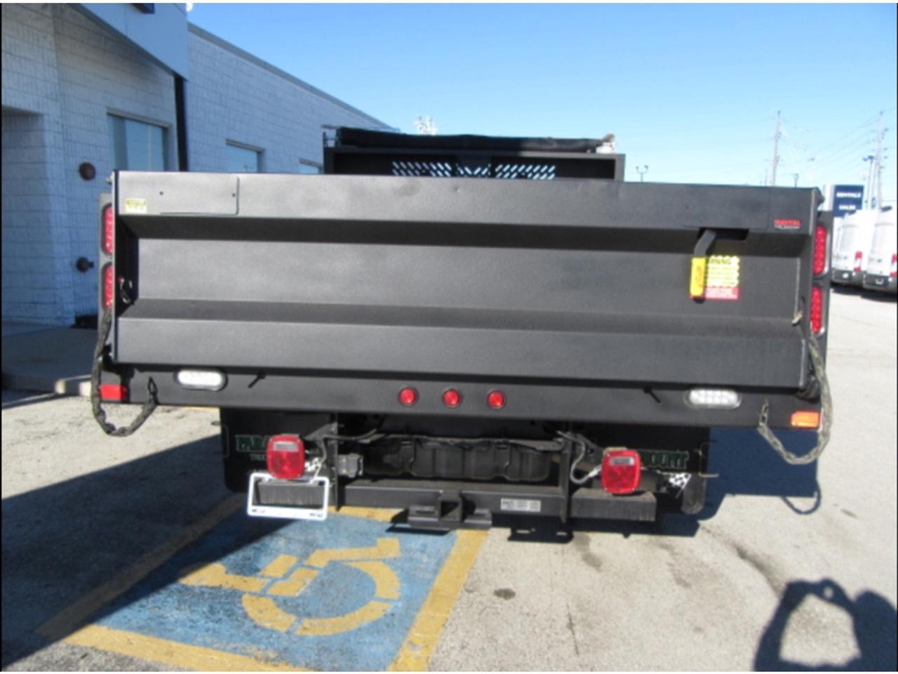 2022 Ford Super Duty F-550 4X4 CREW CAB DIESEL WITH 12FT STEEL DUMP BOX Photo3