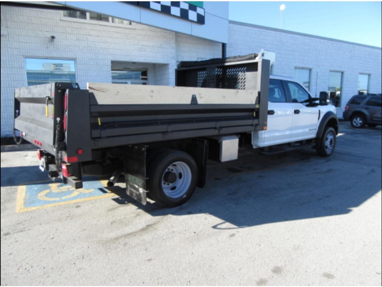 2022 Ford Super Duty F-550 4X4 CREW CAB DIESEL WITH 12FT STEEL DUMP BOX Photo2