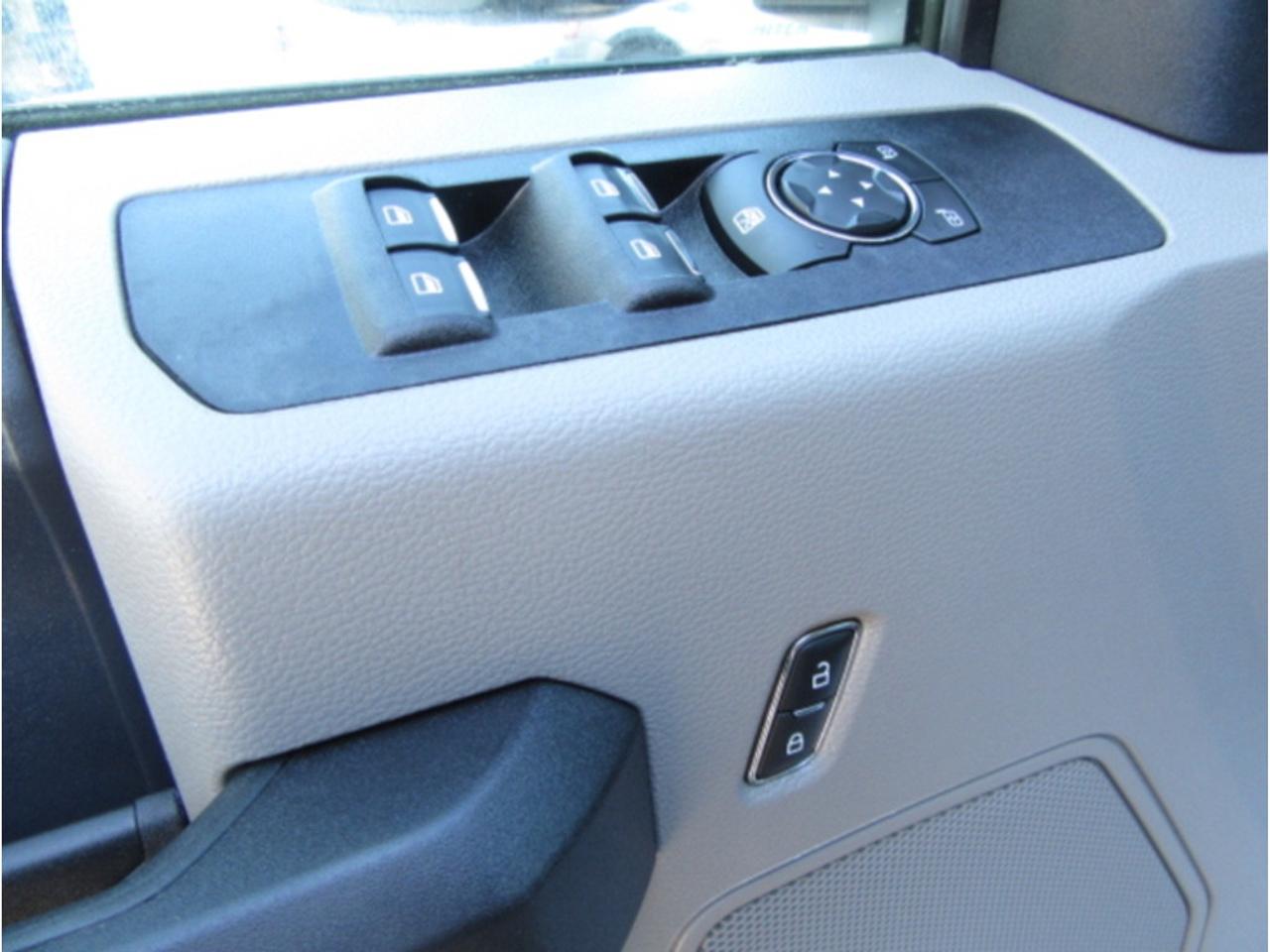 2022 Ford Super Duty F-550 4X4 CREW CAB DIESEL WITH 12FT STEEL DUMP BOX Photo