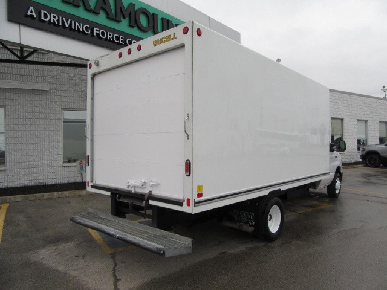 2021 Ford E-450 GAS 16 FT CUBE VAN WITH ROLLOUT RAMP Photo
