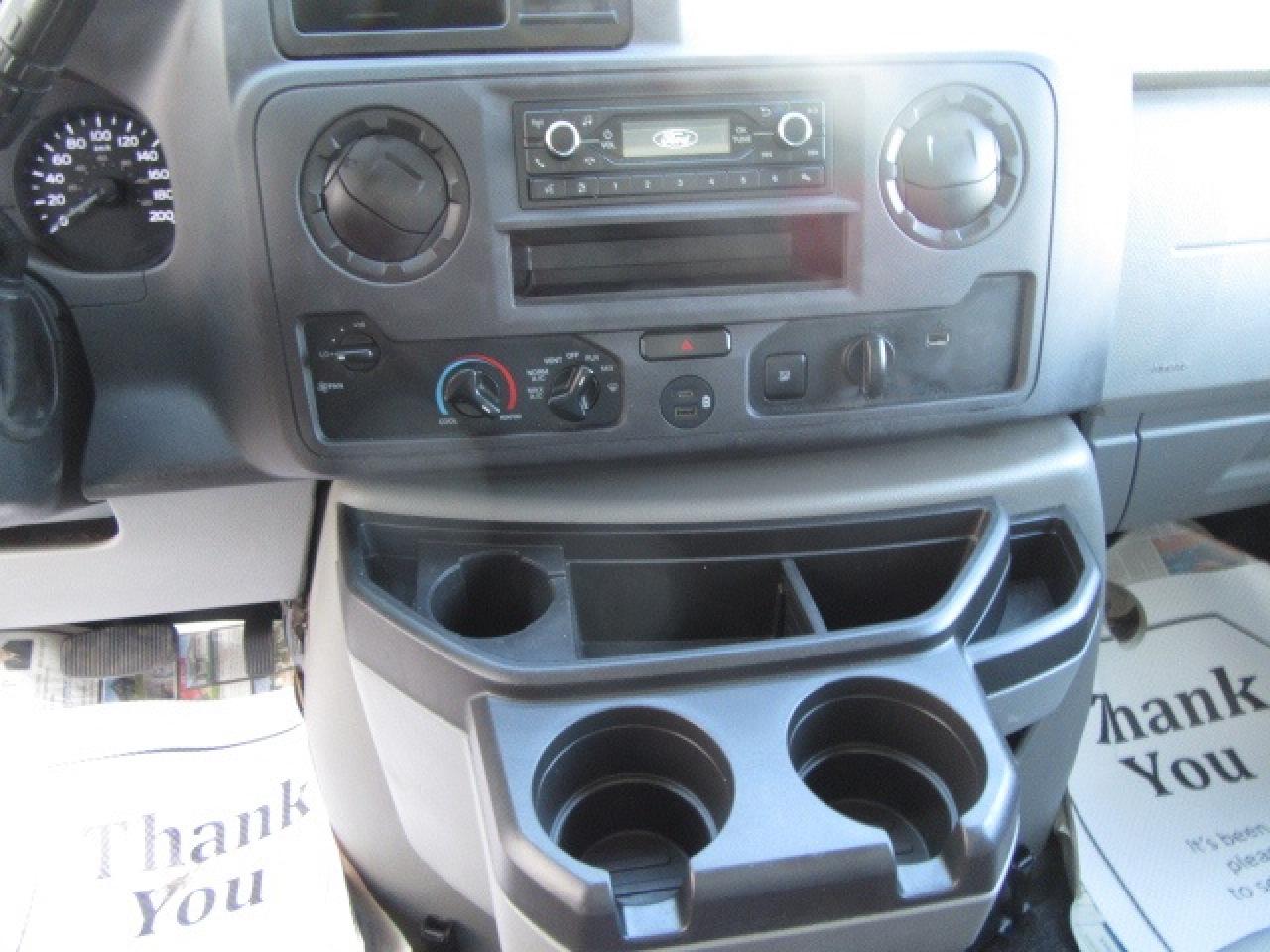 2022 Ford E-450 CUSTOM 18FT CUBE VAN HIGH BOX Photo